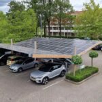 Zonnepanelen boven parkeerplaatsen